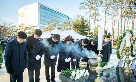 성남시의회, 2026년 신년 현충탑 참배