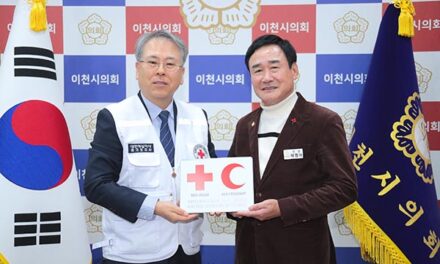이천시의회, 적십자 특별회비 전달