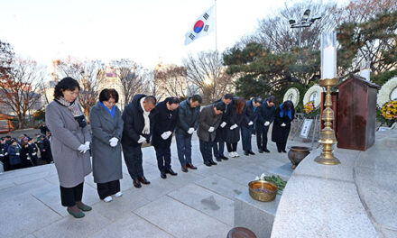 광명시의회, 현충탑 참배로 2026년 병오년 의정활동 시작