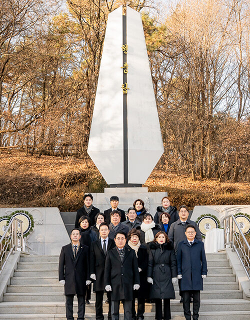 남양주시의회, 신년 현충탑·정약용 묘역 참배로 의정활동 시작