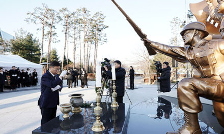 성남시, 시청 공원 현충탑서 새해 참배 행사