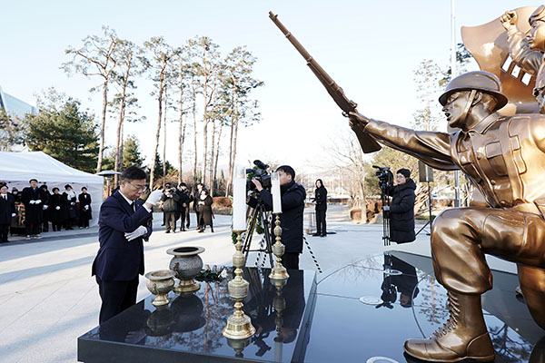 성남시, 시청 공원 현충탑서 새해 참배 행사