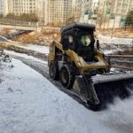 의정부시, 겨울철 하천 산책로 신속하게 제설 시민 안전 보행로 확보