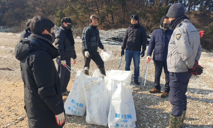 화성특례시, 국화도 민관 합동 해양방제 활동 실시