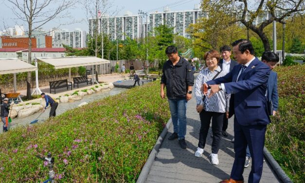 손영준 노원구의장, 보행 약자 눈높이서 철쭉제 점검 불편 최소화
