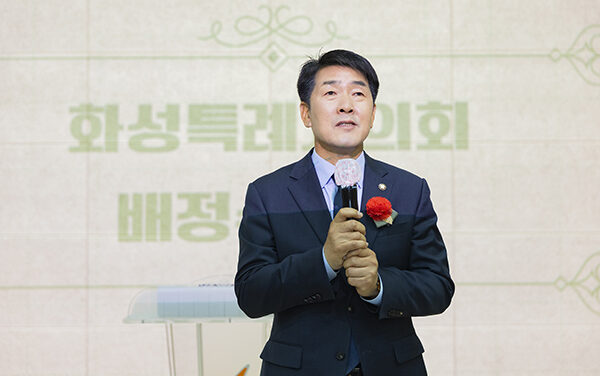 화성특례시의회, 제54회 어버이날 기념행사 참석