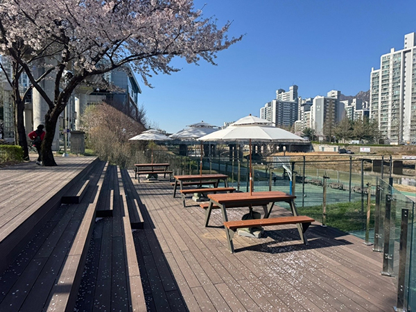 의정부시, 발곡역 중랑천변에 음악정원 데크쉼터 조성