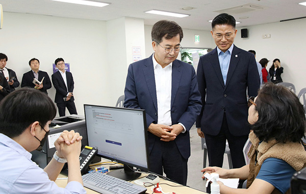 안양시, 고유가 피해지원금 현장 점검 관양동 행정복지센터 방문