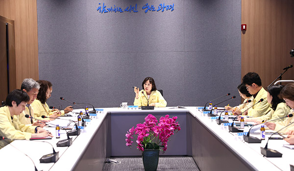 광명시, 친환경 미생물로‘러브버그’잡는다