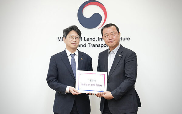 광주시, 중부권 광역급행철도(JTX) 조기 착공 촉구 10만 명 서명부 국토부 전달