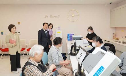 군포시, 최홍규 부시장 고유가 피해지원금 신청 현장 방문 직원 격려