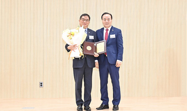 박대성 파주시의회 의장, 지방의정봉사상 수상