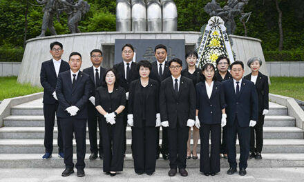 의정부시의회, 제10대 현충탑 참배로 첫 의정활동 시작