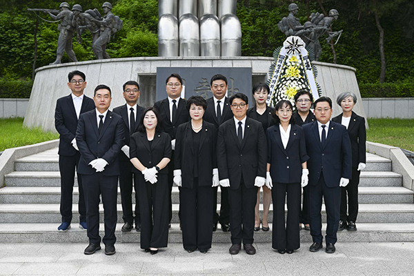 의정부시의회, 제10대 현충탑 참배로 첫 의정활동 시작