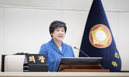 용인특례시의회, 현충탑 참배로 제10대 의정활동 시작 개원식 열고 새출발