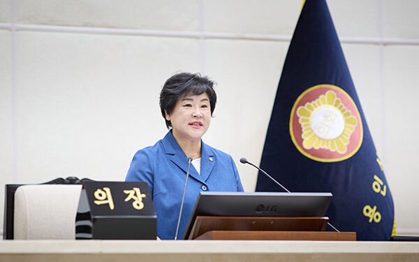 용인특례시의회, 현충탑 참배로 제10대 의정활동 시작 개원식 열고 새출발