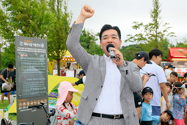 화성특례시의회, 이계철 의장 ‘제5회 새솔동 水노을 물놀이 축제’ 참석
