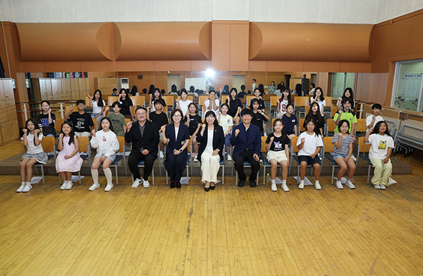 고양특례시의회, 김미수 의장 고양시립소년소녀합창단 연습 현장 격려 방문