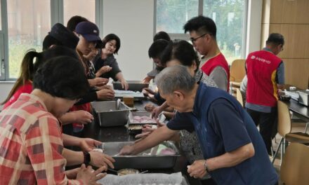서울도봉우체국 스마일봉사단, 추석맞이 지역 어르신 초청 송편 만들기 행사 개최