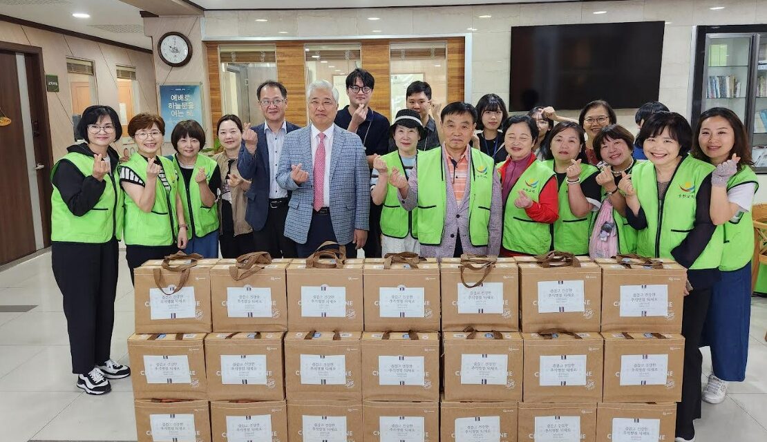 송천교회·북부복지관, 어르신 가정방문 선물나눔