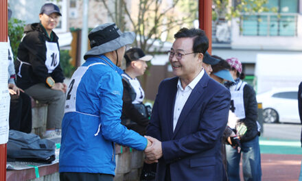 김성제 의왕시장, 경기 중부지역 게이트볼대회 참가자 격려