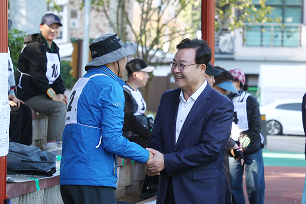 김성제 의왕시장, 경기 중부지역 게이트볼대회 참가자 격려