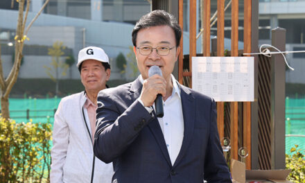 김성제 의왕시장, “파크골프 통해 어르신들이 건강하고 활기찬 여가 즐기시도록 지원하겠다”