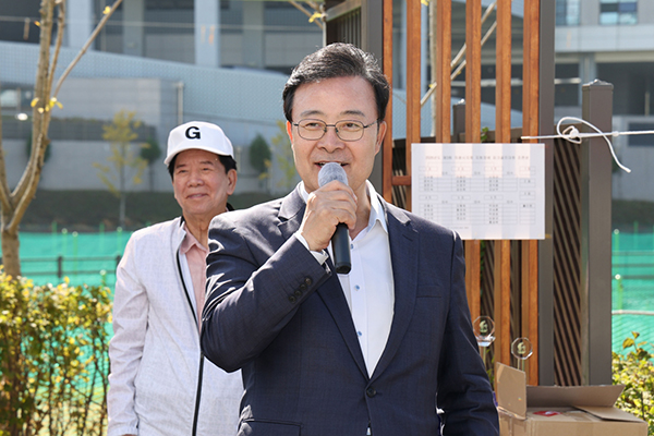 김성제 의왕시장, “파크골프 통해 어르신들이 건강하고 활기찬 여가 즐기시도록 지원하겠다”